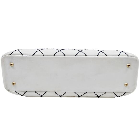 1861 Chanel White & Navy Blue Diamond Stitch Shoulder Tote - Picture 5 of 16